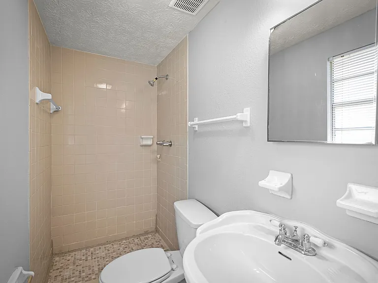5153 Seaboard Ave — Photo 2