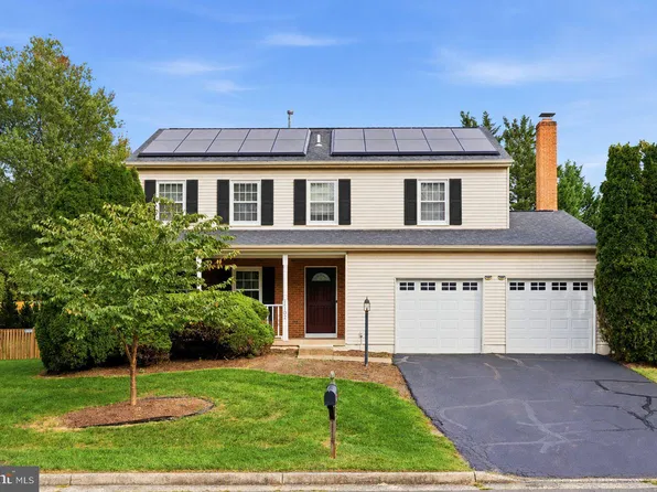 102 N Laura Anne Dr, Sterling, VA 20164
