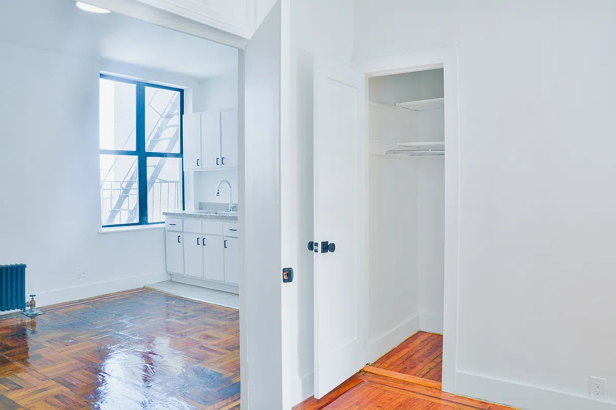 Building Photo - 35 Thayer St #5JJ