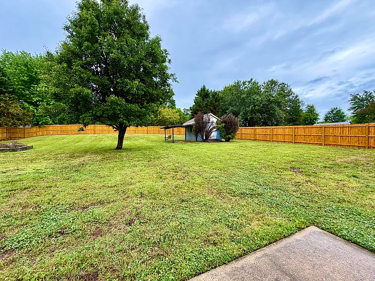 2809 Faircroft Way — Photo 24