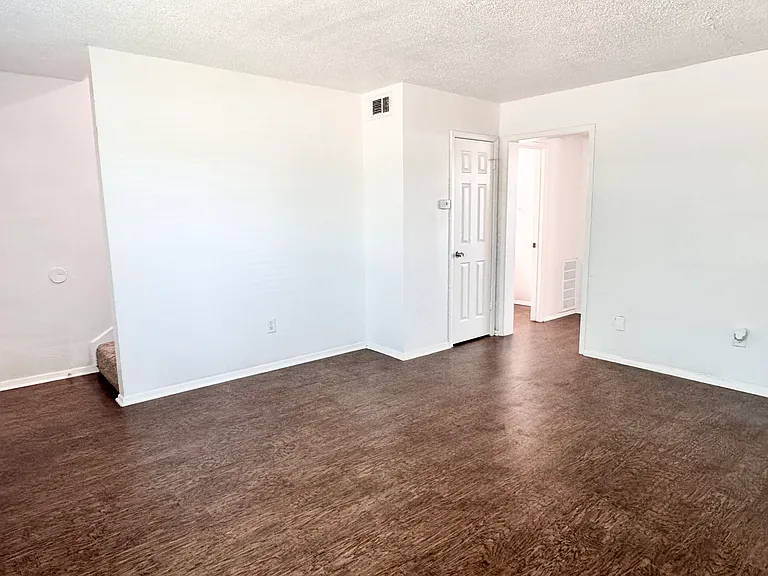 441 SW Thomas St #B — Photo 3