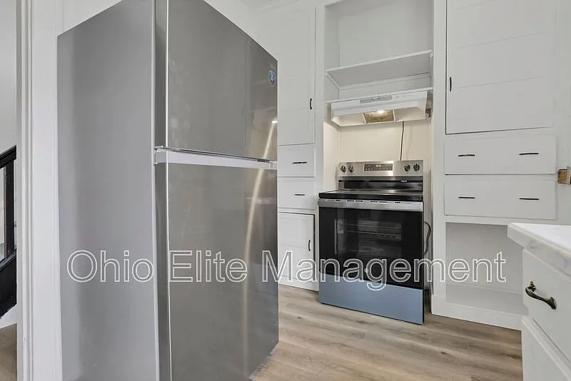 3 bed, 1.0 bath, 1144 sqft, $1,240 — Photo 2