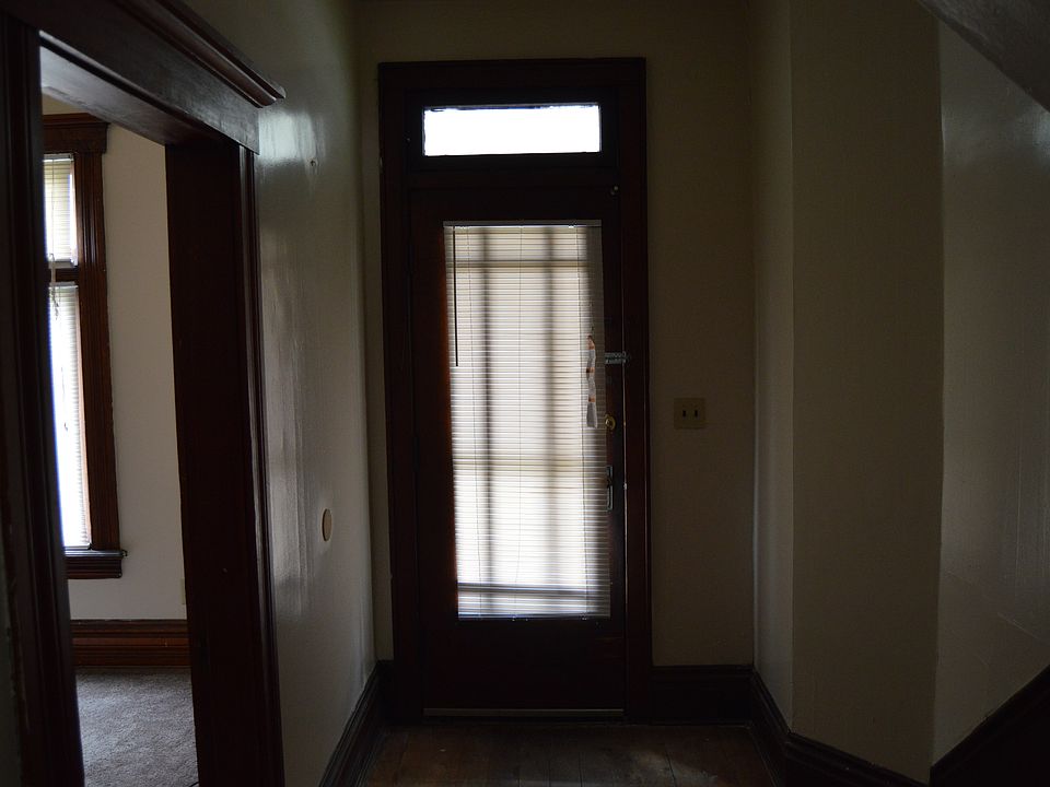 1st image of 137 W Norwich Ave