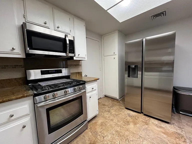 6247 Katella Ave — Photo 9