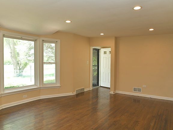 4th image of 1325 Glenn Dr