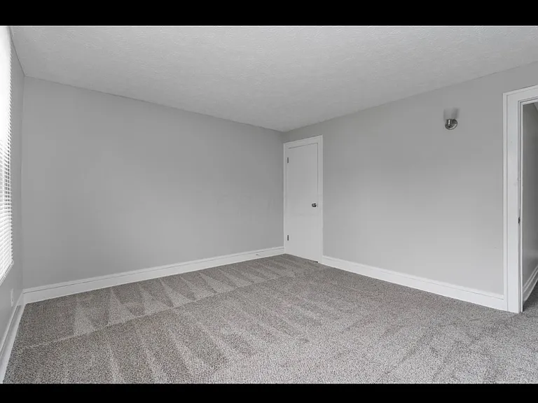 327-329 S Wayne Ave — Photo 8