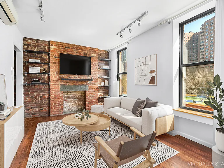 27 Essex St #3B — Photo 1