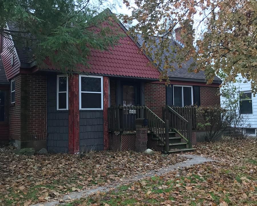 1st image of 440 Elmwood St NE