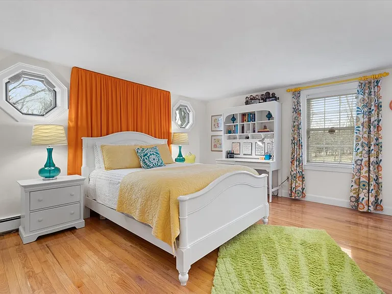 Guest bedroom with queen bed.