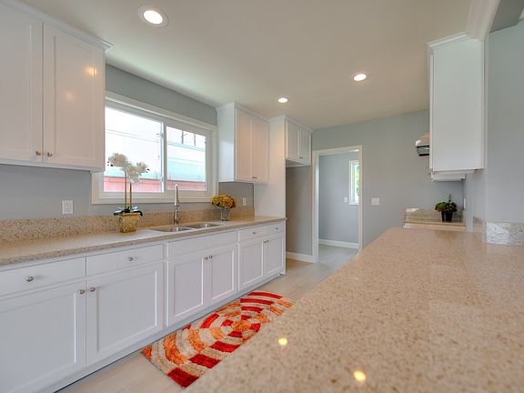 4th image of 8921 Dalewood Ave