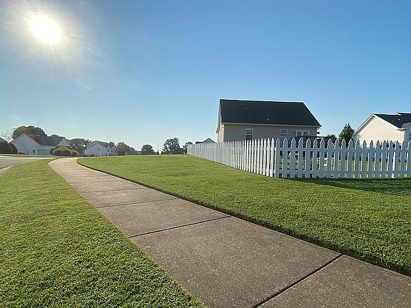 Side Yard Facing Bailey