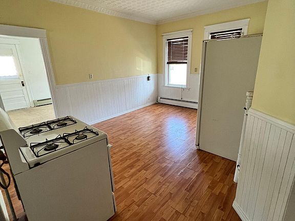 3rd image of 228 Railroad St Floor 2
