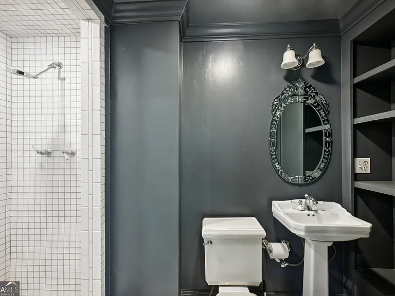 1500 N Highland Ave NE — Photo 23