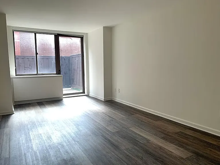 520 W 43rd St #2MM — Photo 4