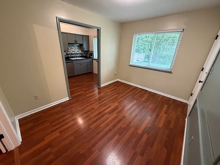 7909 Grandview St — Photo 10