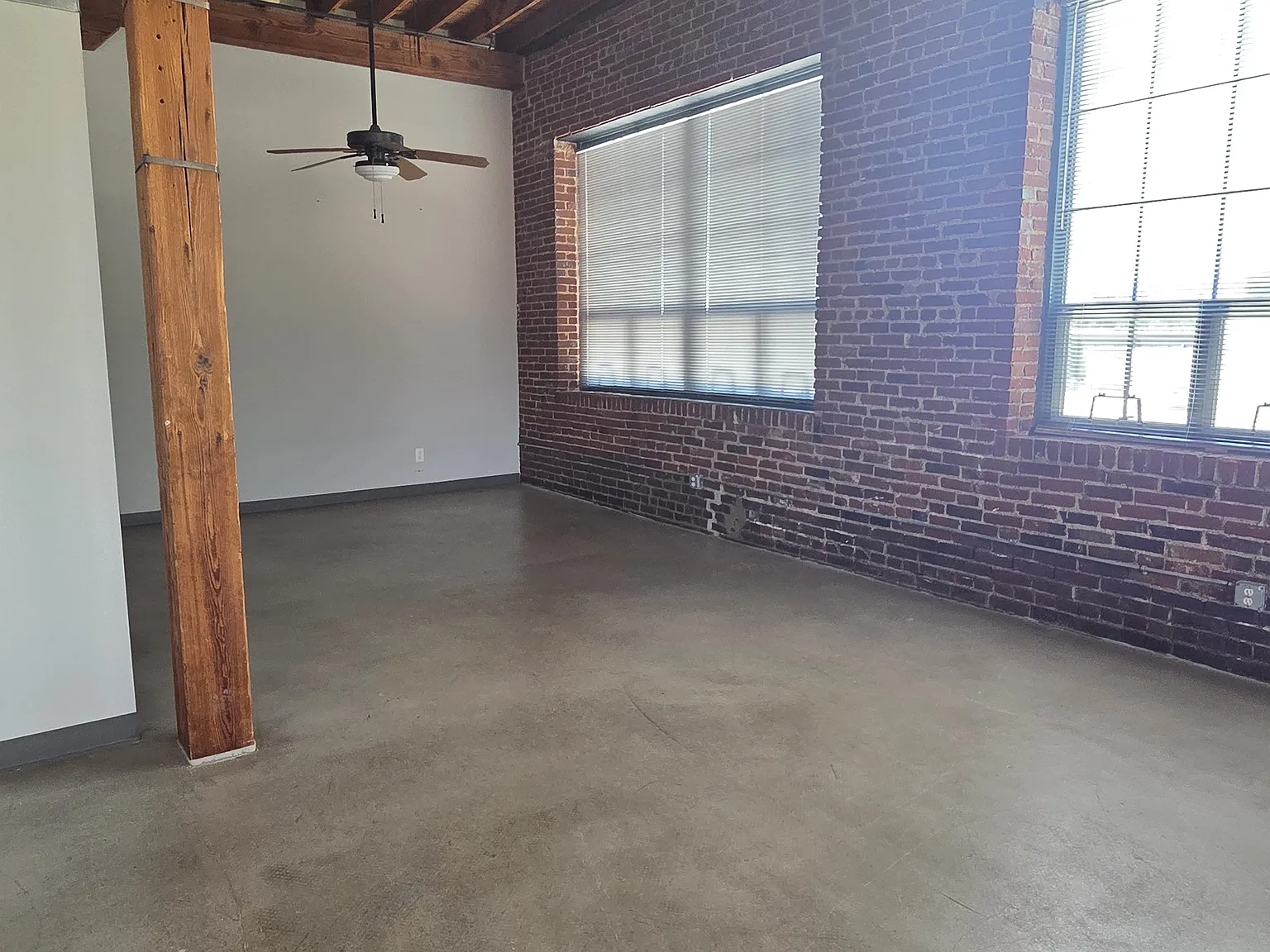 Studio, 952 sqft, $1,686 — Photo 3