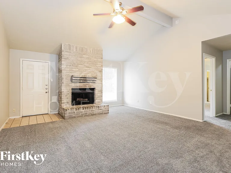 2118 Knollbrook Ln — Photo 6