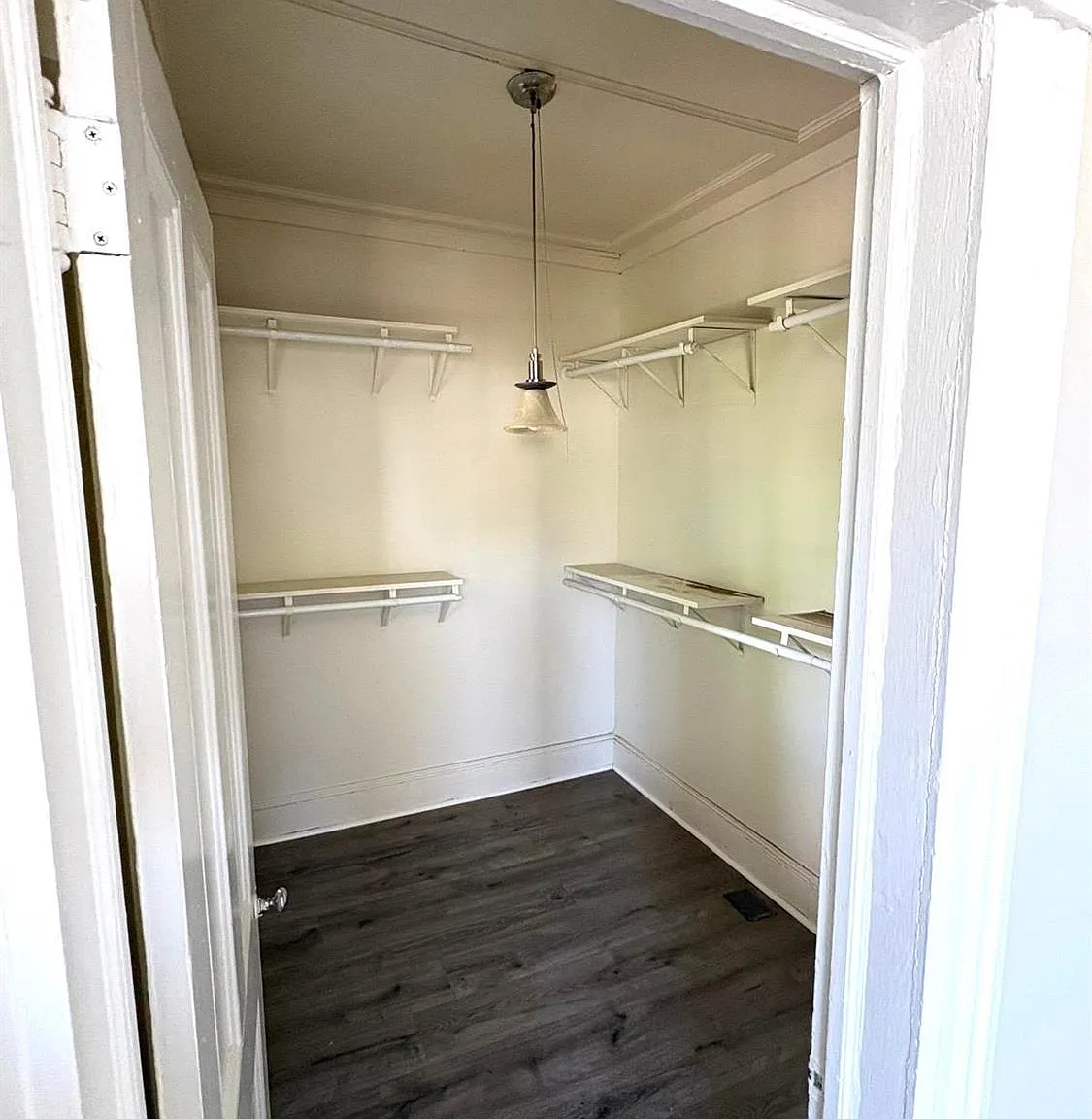2 bed, 1.0 bath, 2250 sqft, $2,250 — Photo 4