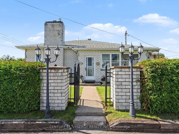 2452 Colonial Rd, Ottawa, ON K4B 0G2