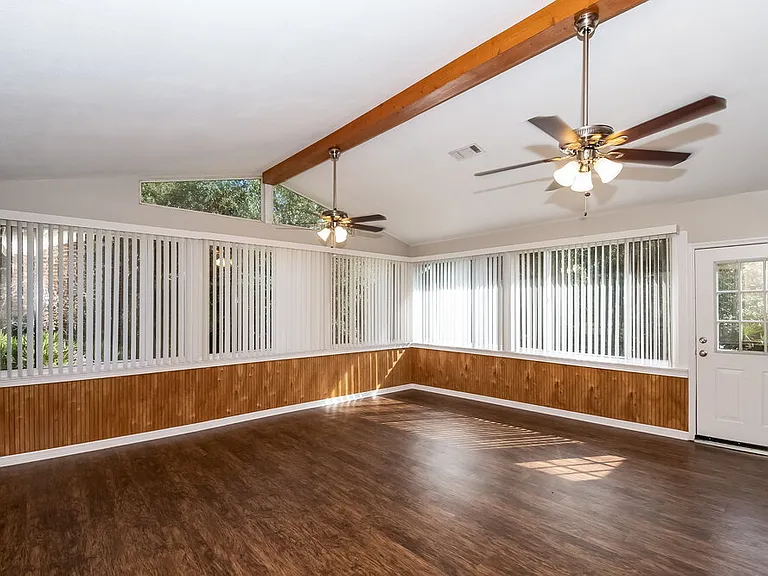 299 Thornbrook Ct — Photo 6