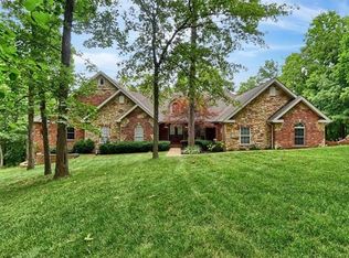 2906 Fox Run Dr, Godfrey, IL 62035