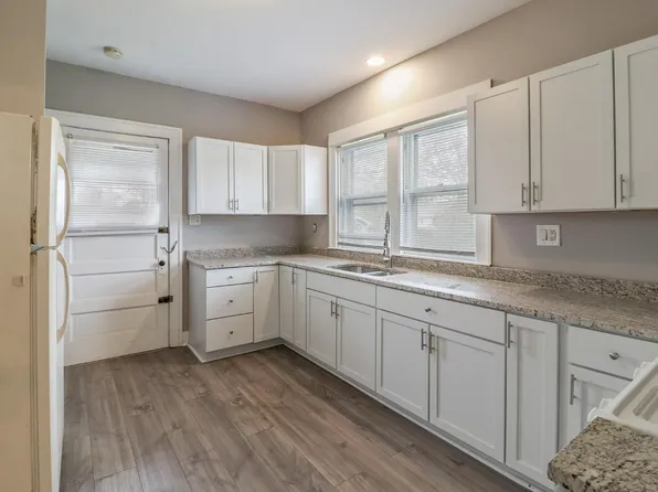 243 Oakwood Ave, Hammond, IN 46324