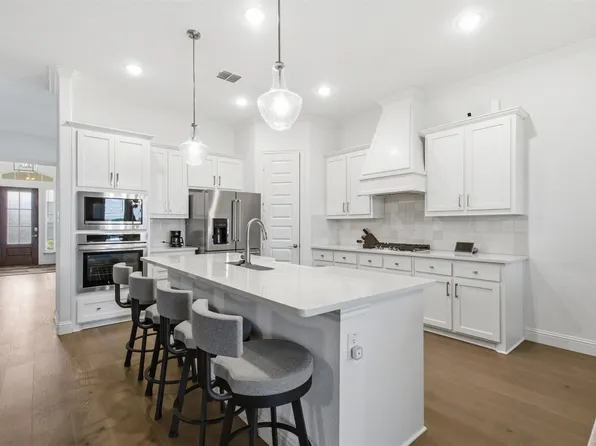 6008 Glenwood Dr, Joshua, TX 76058