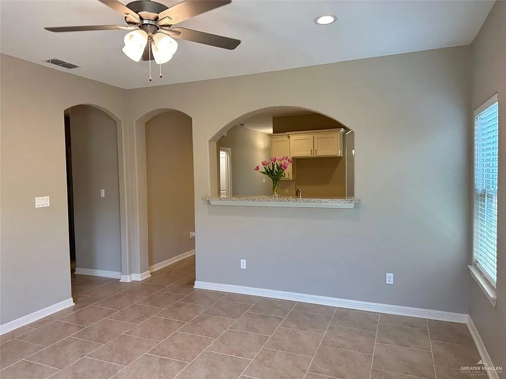 3 bed, 2.0 bath, 1395 sqft, $1,850 — Photo 3