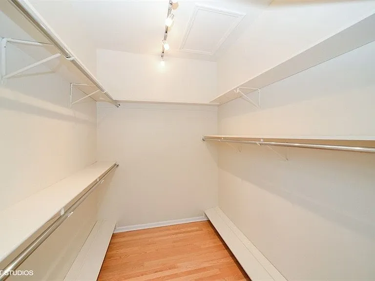 2112 N Dayton St — Photo 22