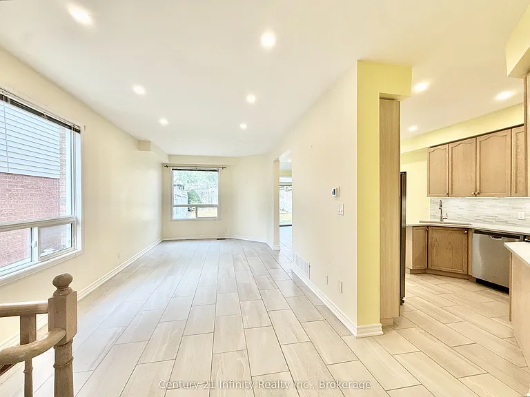 1171 Springbank Dr — Photo 5