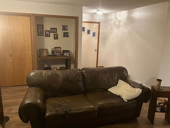 5th image of 9135 Douglas Ave