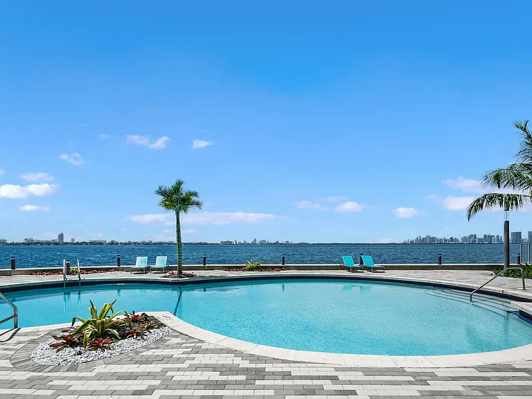 Wake Biscayne Bay — Photo 29
