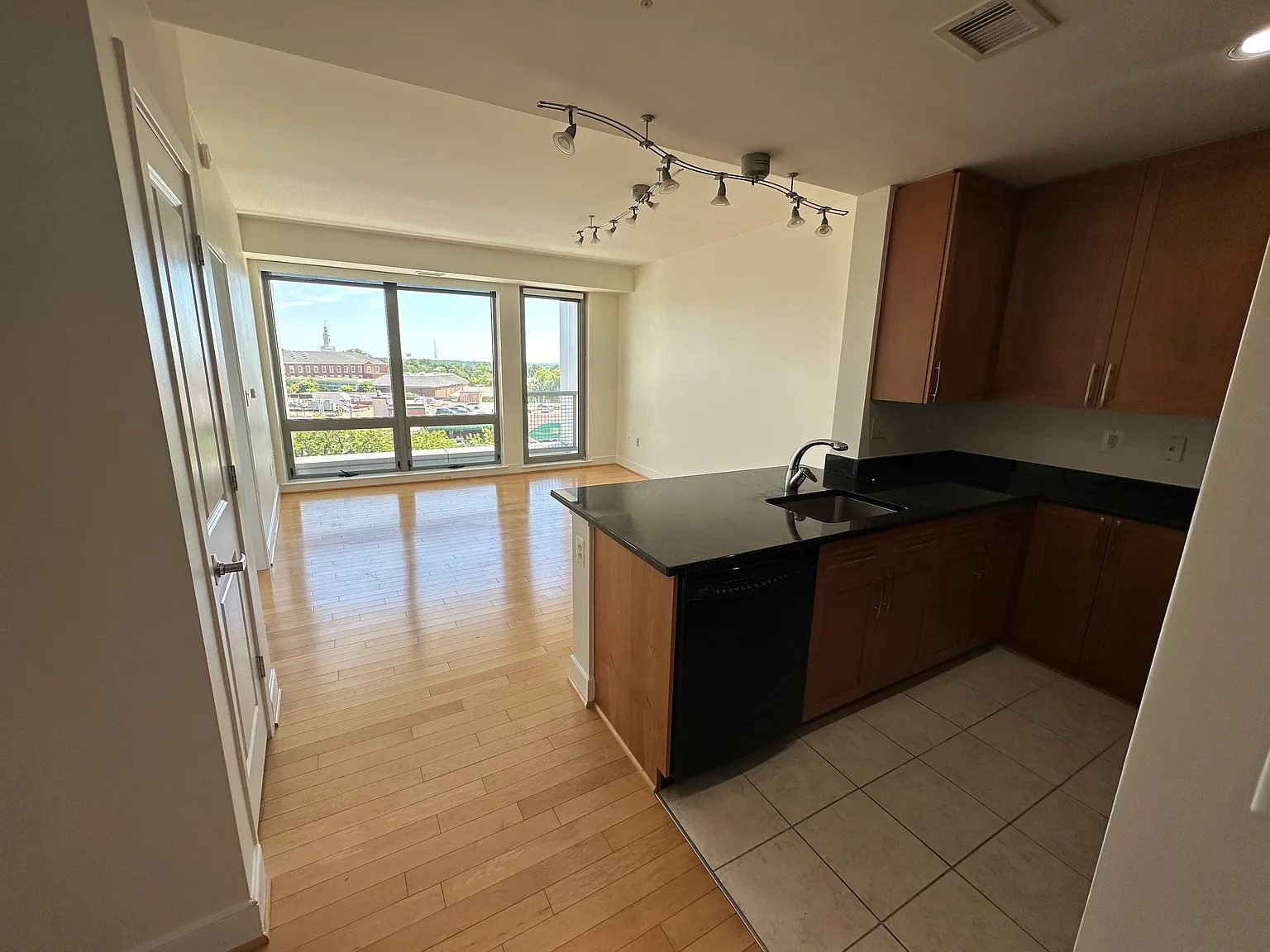 1 bed, 583 sqft, $2,500 — Photo 1