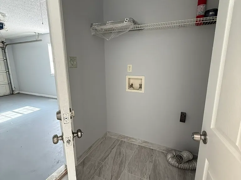 213 Kentshire Ln — Photo 14