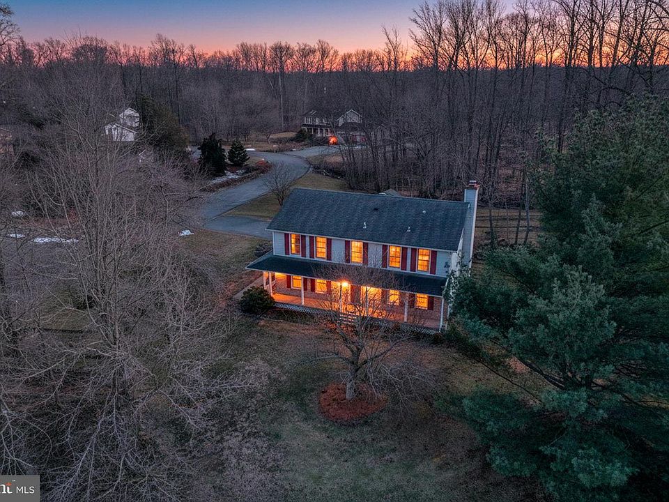 1st image of 122 Bartley Dr