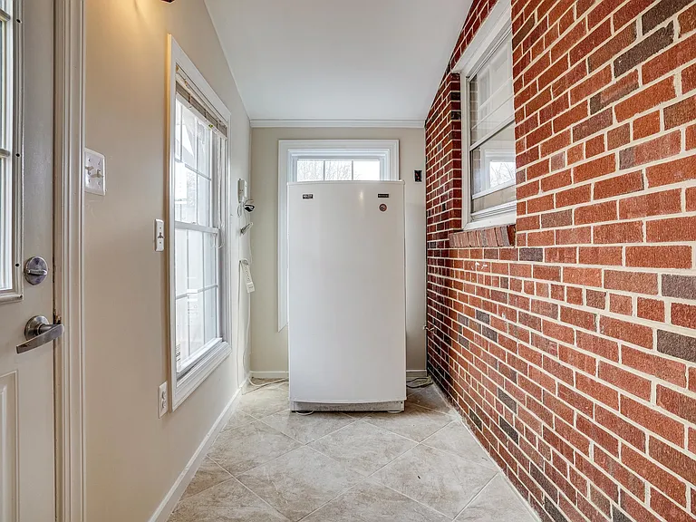 7601 Mendota Pl — Photo 32