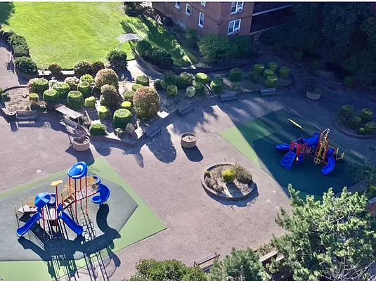 Sold by Remax City Square | media 9