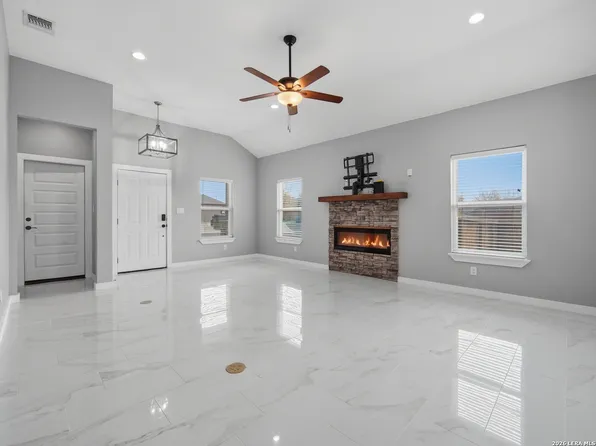 11319 Par One, San Antonio, TX 78221
