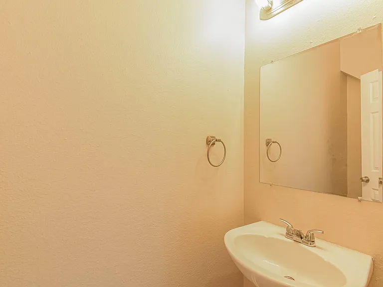 9523 Tallow Tree Dr — Photo 10