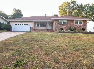 2219 E Mirabeau St, Springfield, MO 65804