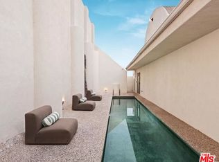 8435 Franklin Ave, Los Angeles, CA 90069