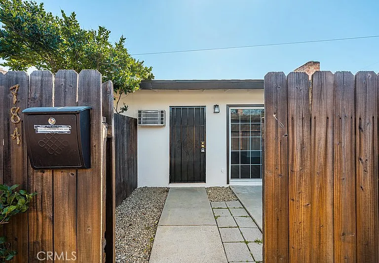 780 N Shattuck Pl — Photo 16