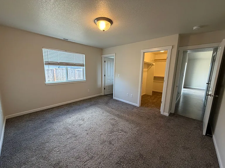 1450 Gooseberry St — Photo 4