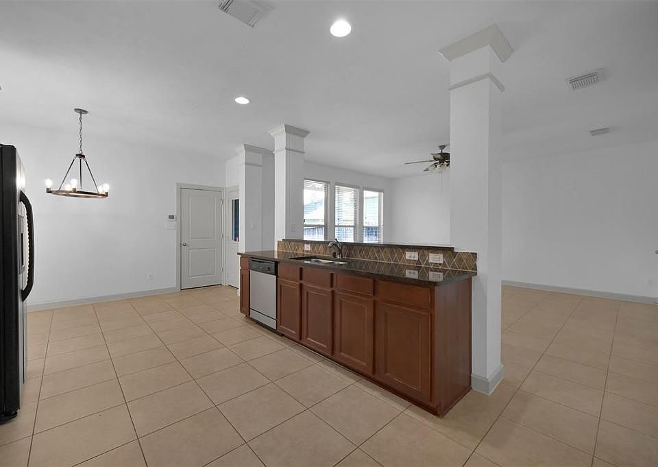 1st image of 110 W Montfair Blvd
