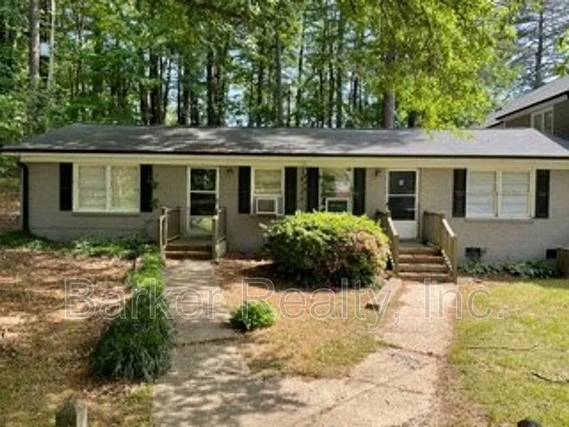 2 bed, 1.0 bath, 672 sqft, $1,200 — Photo 2