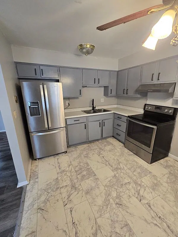 2 bed, 1.0 bath, 777 sqft, $1,300 — Photo 3
