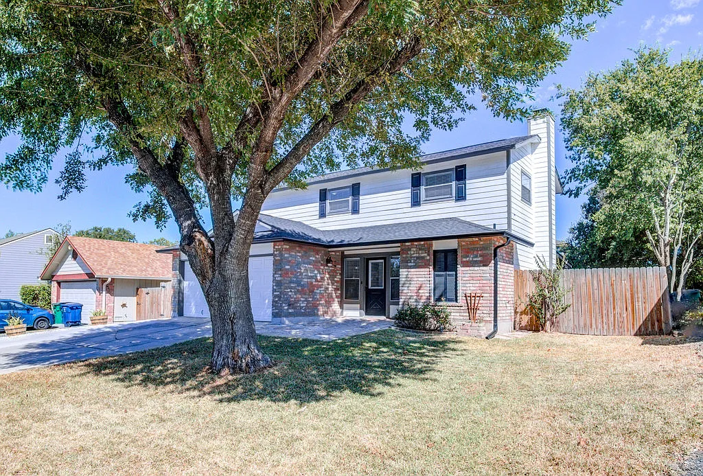 3 bed, 2.5 bath, 1915 sqft, $1,724 — Photo 3