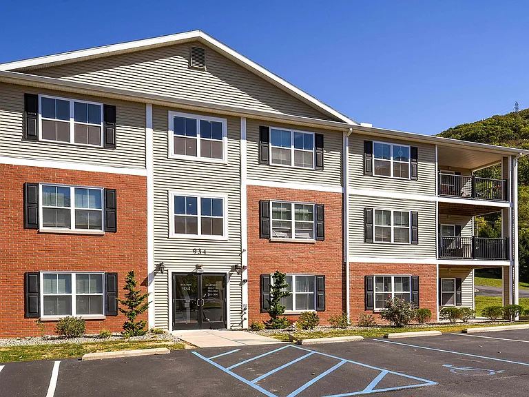 Lakeview Apartments Exterior