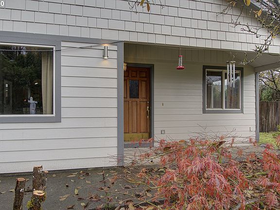 4th image of 105 S Cedar Ave