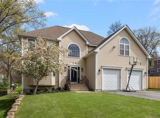 36 Old Hickory Dr, Cumberland, RI 02864